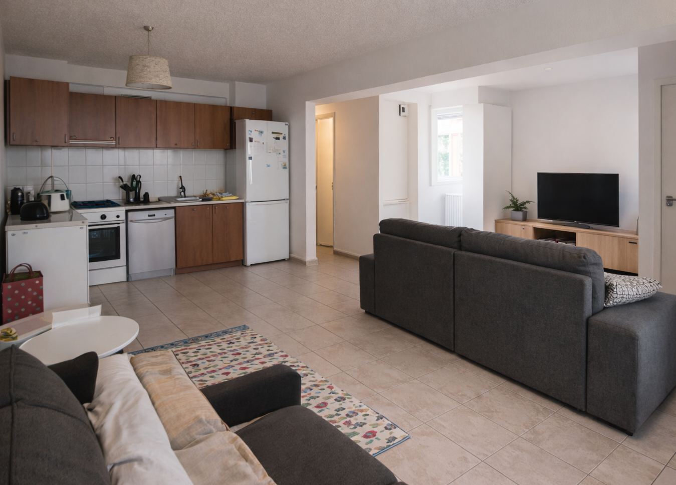 Bucatarie mica si inchisa — inainte open-space